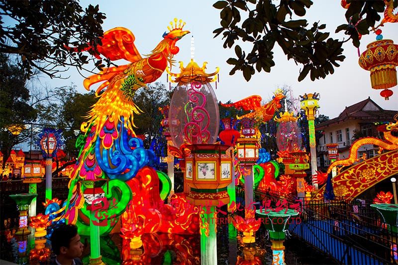 自貢召開(kāi)彩燈產(chǎn)業(yè)發(fā)展專(zhuān)題會(huì )議，部署加快自貢彩燈產(chǎn)業(yè)發(fā)展、打造自貢燈會(huì )品牌